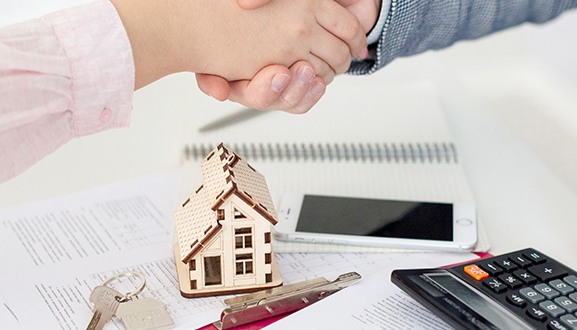 Homeowner shaking hands with rental rebate expert